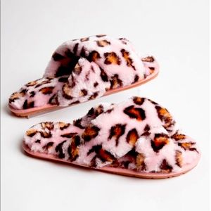 NWT - Women’s Faux Fur Criss Cross Slippers